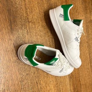 Size 13 Worn once, perfect condition. No creases or scratches.